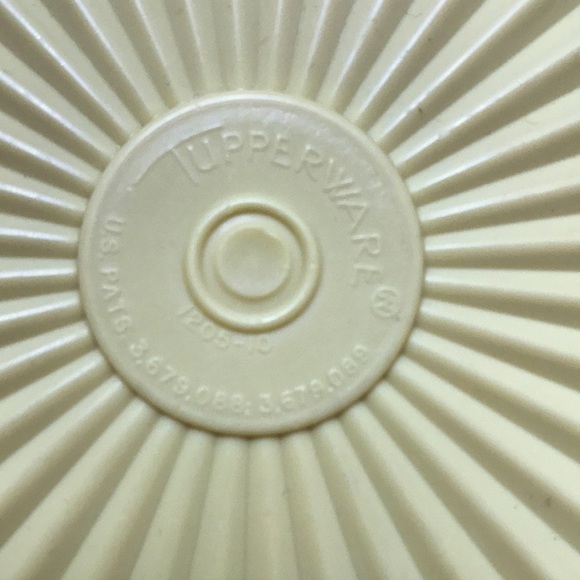 Vintage Tupperware Canister Gold - Picture 5 of 5